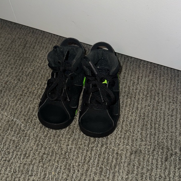 Green and Black Toddler Jordan’s - Picture 2 of 4